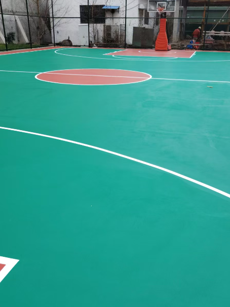 王屋镇 球场长期使用易出现地面开裂